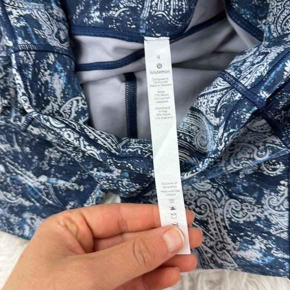 Lululemon In Movement 7/8 Tight *Everlux 25" Paisley Glaze Multi - Picture 3 of 6
